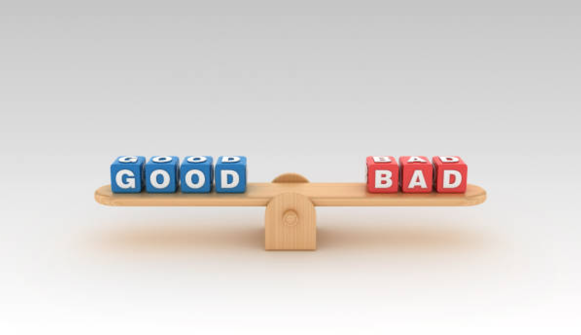 Balanced scale showing good vs bad React useEffect usage and best practices