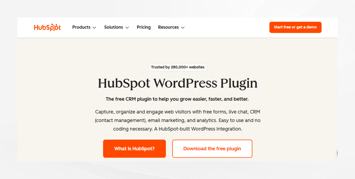 HubSpot WordPress AI CRM plugin interface with live chat, email marketing and automation tools